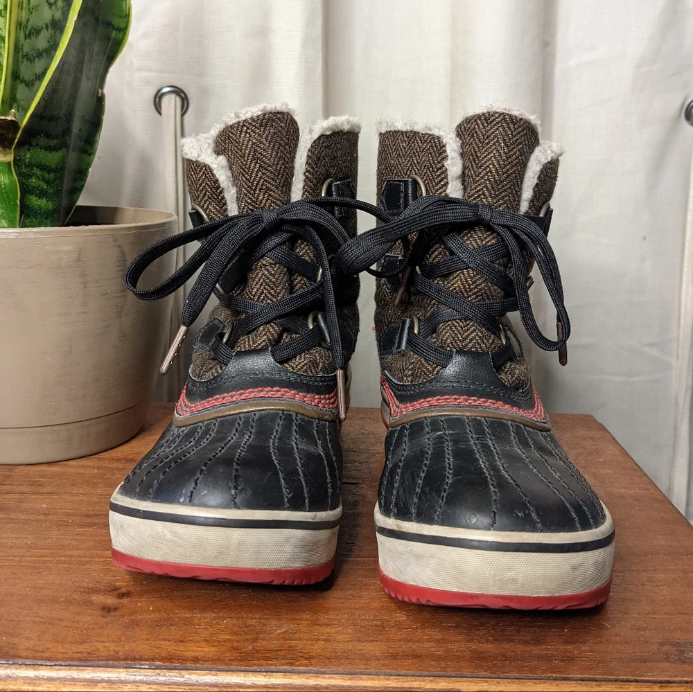 Sorel Tivoli brown black waterproof winter boots Size 6.5
